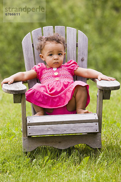 sitzend  Portrait  Stuhl  Adirondack Stuhl  Mädchen  Baby  Ontario