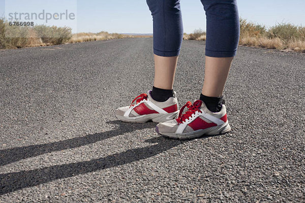 Vereinigte Staaten von Amerika  USA  stehend  Unterer Ausschnitt  Frau  Schuh  Mittelpunkt  Arizona  Kleidung  Erwachsener