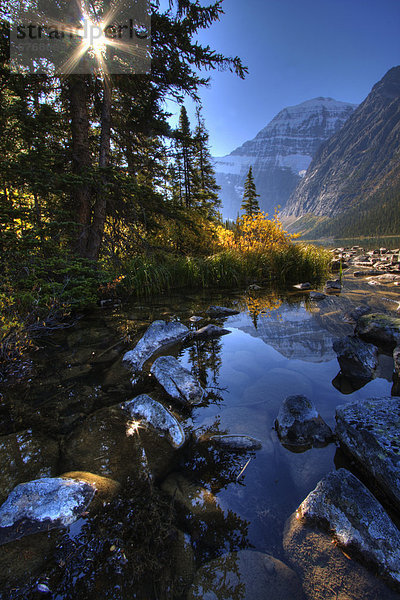 See  Herbst  Berg  Nachmittag  Jasper Nationalpark  Alberta  unterhalb
