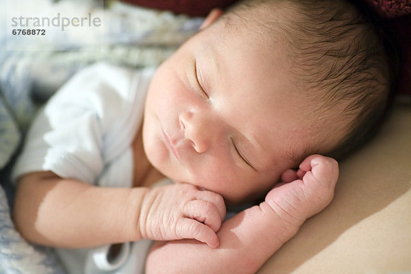 Neugeborenes  neugeboren  Neugeborene  Junge - Person  schlafen  Close-up  close-ups  close up  close ups  Baby