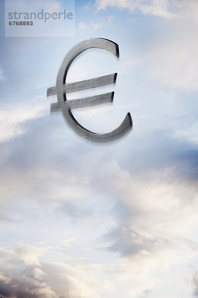 zwischen  inmitten  mitten  Wolke  Symbol  fließen  Euro