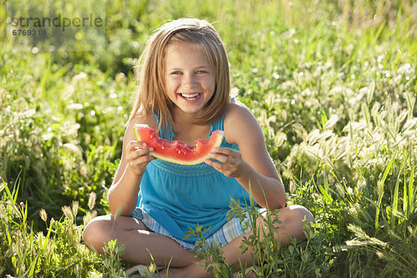 Scheibe  jung  Wassermelone  essen  essend  isst  Mädchen
