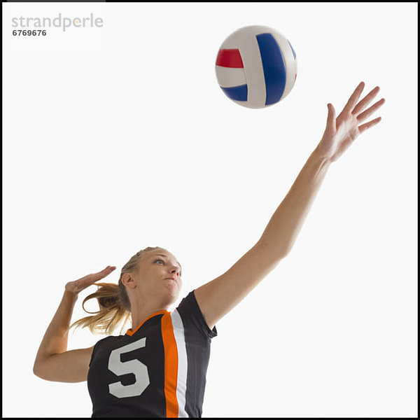 jung  Volleyball  16-17 Jahre  16 bis 17 Jahre  Mädchen  spielen