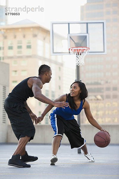 Vereinigte Staaten von Amerika  USA  Frau  Mann  Basketball  jung  spielen  Salt Lake City  Utah