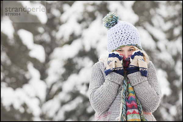 Vereinigte Staaten von Amerika  USA  Portrait  Frau  Winter  Kleidung  jung  bedecken  Salt Lake City  Utah