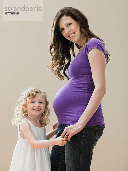 Vereinigte Staaten von Amerika  USA  Portrait  Schwangerschaft  2-3 Jahre  2 bis 3 Jahre  Mädchen  Mutter - Mensch  Utah