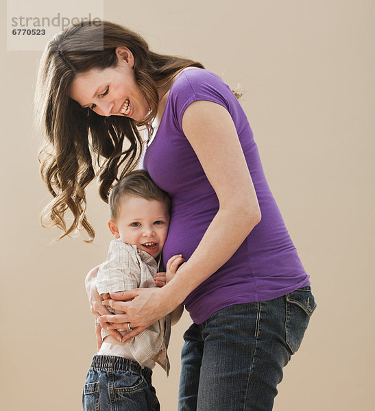 Vereinigte Staaten von Amerika  USA  angelehnt  Portrait  Junge - Person  Schwangerschaft  2-3 Jahre  2 bis 3 Jahre  Utah