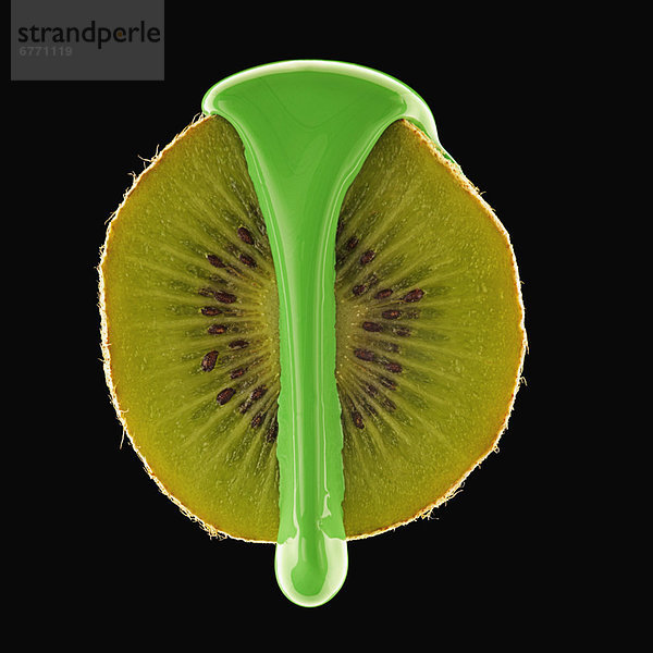 Kiwi  Apterygidae  Schnepfenstrauße  Schnepfenstrauß  bedecken  grün  Farbe  Farben  schießen  Studioaufnahme  bemalen