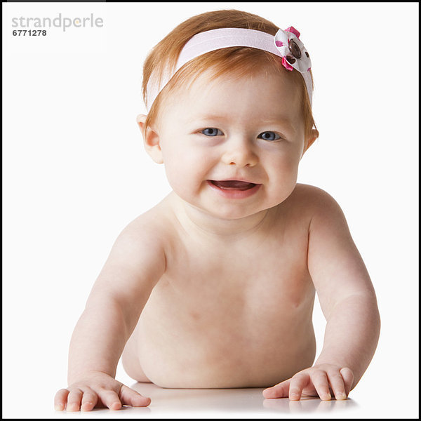 Studioaufnahme  Portrait  lächeln  Mädchen  Baby