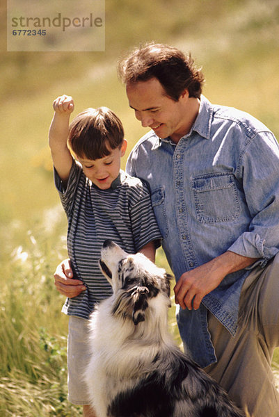 Zusammenhalt  Menschlicher Vater  Sohn  Hund  Feld