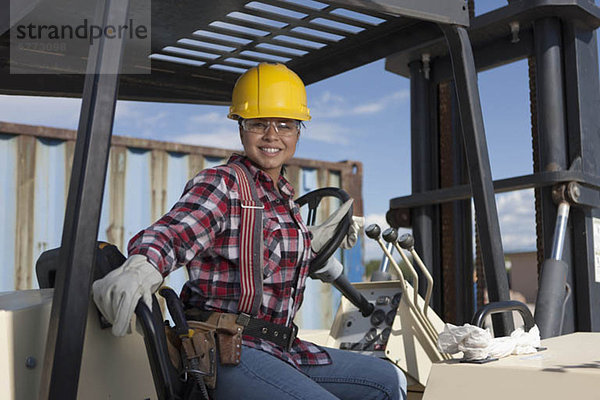 bauen Portrait arbeiten fahren Bagger