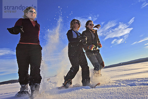 Frau  rennen  See  Schneeschuh  gefroren  Yukon