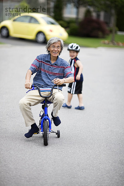 fahren  Enkelsohn  Großvater  Fahrrad  Rad  Ontario