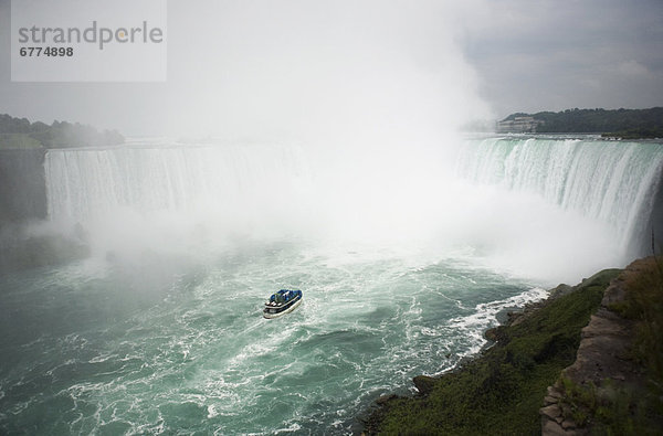 Tagesausflug  Boot  Wasserfall  Kopfball  Niagarafälle  Ontario