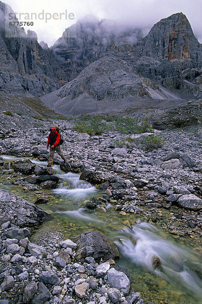 überqueren  Steilküste  wandern  Bach  Yukon