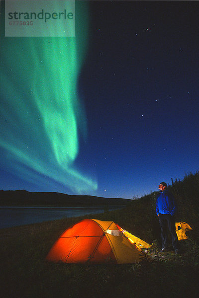 über  Zelt  Fluss  Schale  vorwärts  camping  Polarlicht  Aurora  Yukon