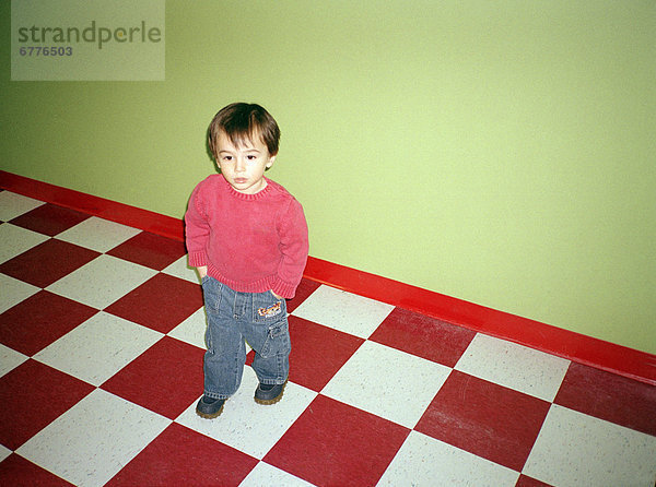 Fliesenboden  stehend  Boden  Fußboden  Fußböden  weiß  rot