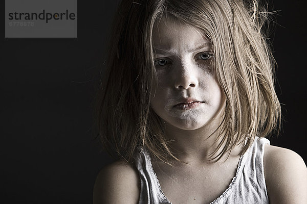 Portrait  Depression  Studioaufnahme  5-9 Jahre  5 bis 9 Jahre  Mädchen