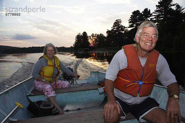 Frau  Mann  Sonnenuntergang  Boot  Ontario