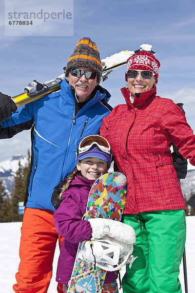 Pose  Urlaub  Großeltern  Ski  10-11 Jahre  10 bis 11 Jahre  Mädchen