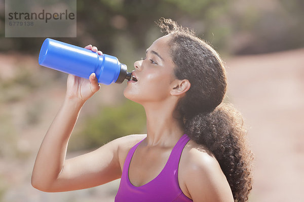 Wasser  Frau  joggen  trinken