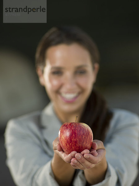 Frau  halten  Apfel  Business