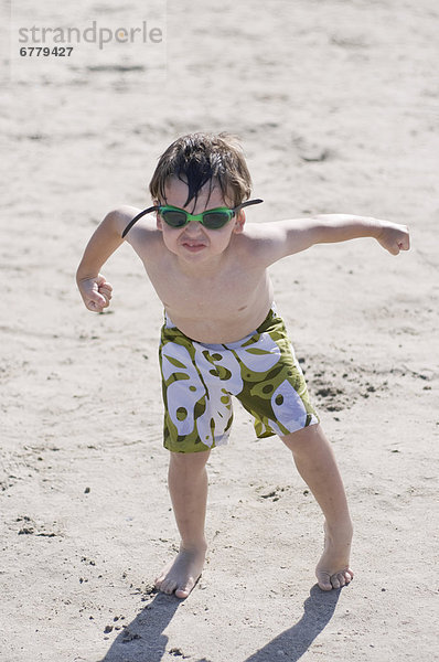 Strand  Junge - Person  Schutzbrille  klein  Northwest Territories  spielen