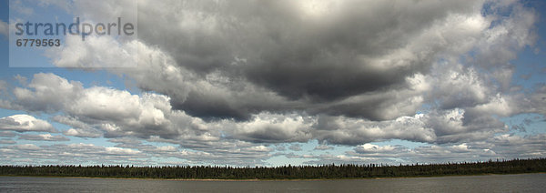 Panorama  Wolke  über  Fluss  Ansicht  Mackenzie River  Northwest Territories