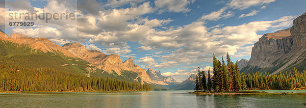 Panorama  See  Insel  Maligne Lake  Jasper Nationalpark  Alberta