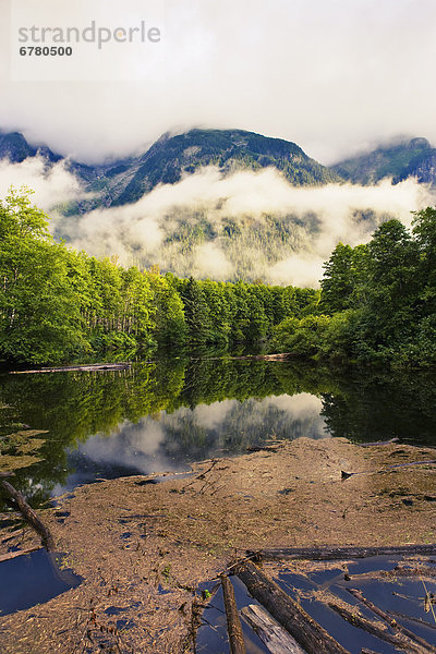 Berg  über  Sonnenaufgang  Nebel  Teich