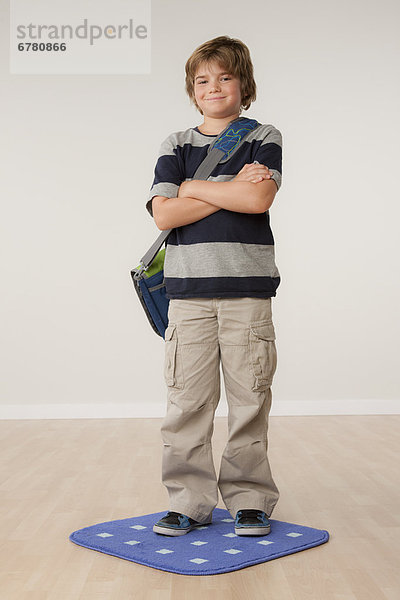 Rucksack  Portrait  tragen  Junge - Person  Studioaufnahme  5-9 Jahre  5 bis 9 Jahre