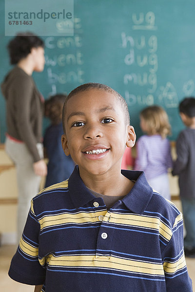 Portrait  Junge - Person  Hintergrund  Schüler  5-9 Jahre  5 bis 9 Jahre