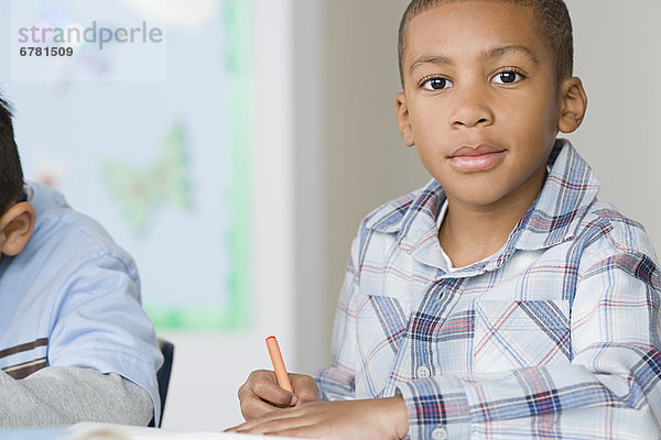 Portrait  Junge - Person  Klassenzimmer  5-9 Jahre  5 bis 9 Jahre