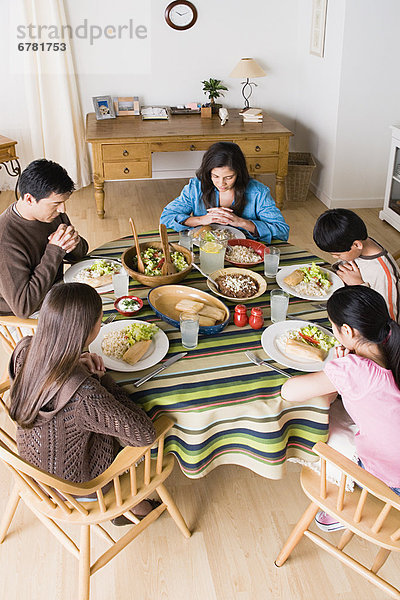 am Tisch essen  Gebet  10-11 Jahre  10 bis 11 Jahre  Tisch
