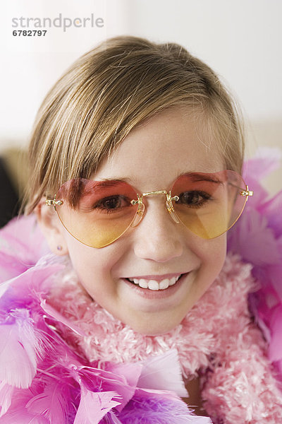 Portrait  lächeln  Kleidung  Sonnenbrille  10-11 Jahre  10 bis 11 Jahre  Mädchen