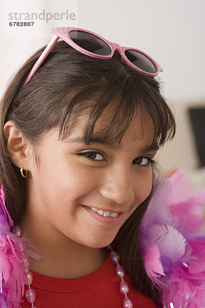 Portrait  lächeln  Kleidung  Sonnenbrille  10-11 Jahre  10 bis 11 Jahre  Mädchen