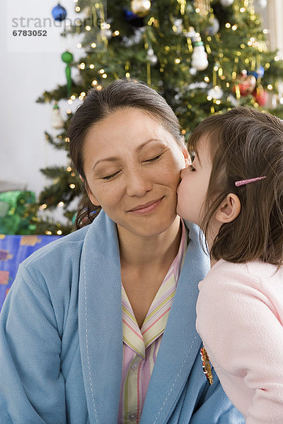 Morgen  küssen  Weihnachten  Mädchen  Mutter - Mensch