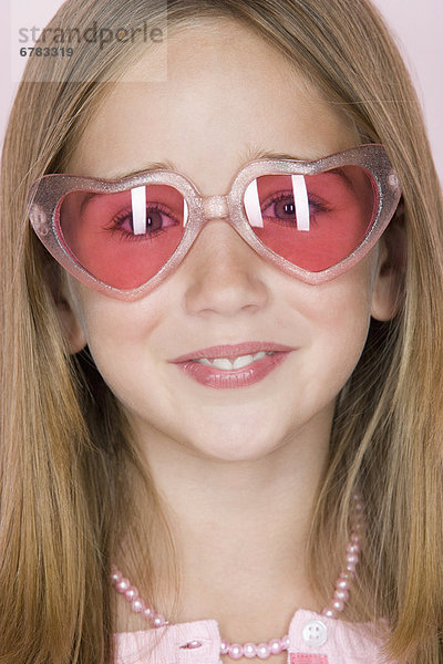 Portrait  Jugendlicher  Close-up  close-ups  close up  close ups  pink  Sonnenbrille  schießen  Studioaufnahme  Mädchen