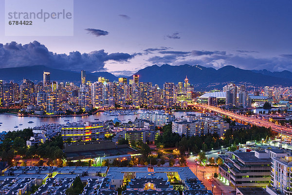 Skyline  Skylines  Alternative  Großstadt  Künstler  British Columbia  Abenddämmerung  Vancouver