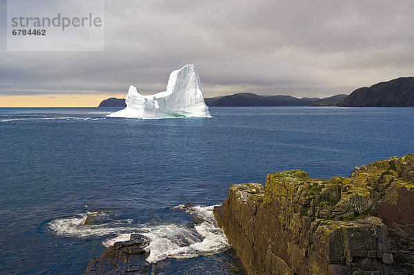 Eisberg  Felsen  Küste  fließen  Cape Bonavista  Bucht  Halbinsel