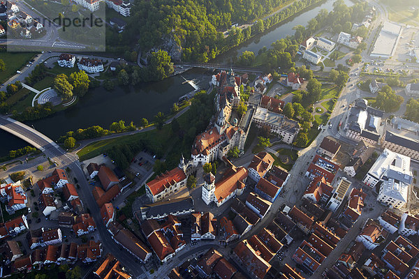 Stadtansicht von Sigmaringen mit Kirche und Schloss  Luftbild