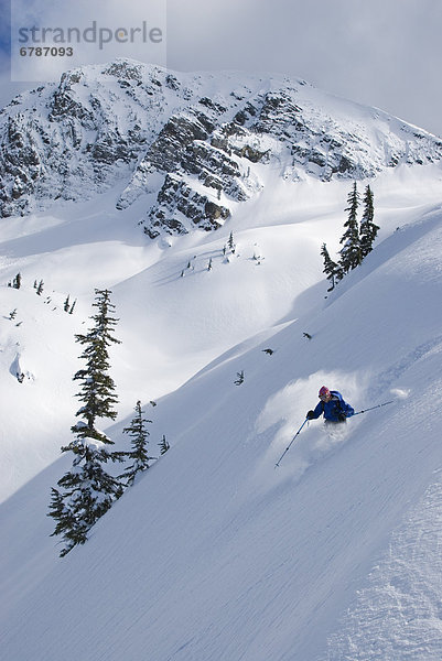 Skifahrer  Gesichtspuder  Cascade Mountain  unterhalb  British Columbia  schlagen