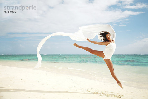 springen  Schönheit  Strand  Tänzer  weiß  fließen  Stoff  Himmel  Ballett  Hawaii  Oahu