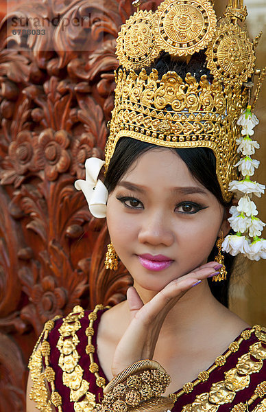 junge Frau junge Frauen Kollege Tradition Tänzer Close-up Kleidung