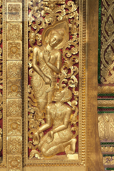 Detailansicht der Haupttür des Sala Pha Bang Tempels  Teil des königlichen Palasts und Nationalmuseum  Luang Prabang  Laos  Südostasien  Asien