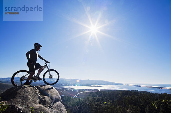 Mann  über  Steilküste  Fahrrad  Rad  Bucht  Kalifornien