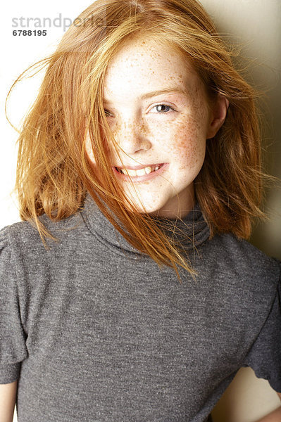 Portrait  lächeln  rot  Sommersprosse  jung  Mädchen  Haar