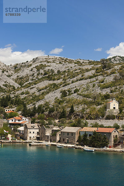 nahe stehend Zusammenhalt bauen Europa Gebäude Südeuropa schäbig Kroatien Dalmatien