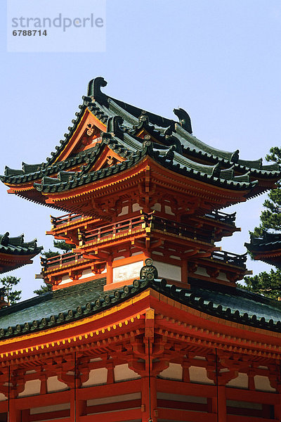 Japan  Kyoto  Colorful Heian Jingu Tempel.