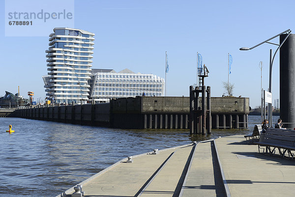 Blick vom Anleger Elbphilharmonie auf Marco-Polo-Tower und Unilever-Gebäude  Überseequartier  Strandkai  Grasbrookhafen  HafenCity  Hansestadt Hamburg  Deutschland  Europa